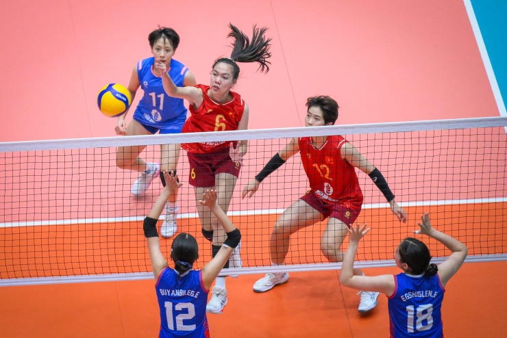 Tuyển bóng chuyền nữ U18 Việt Nam gây ra nhiều khó khăn trước đối thủ.
