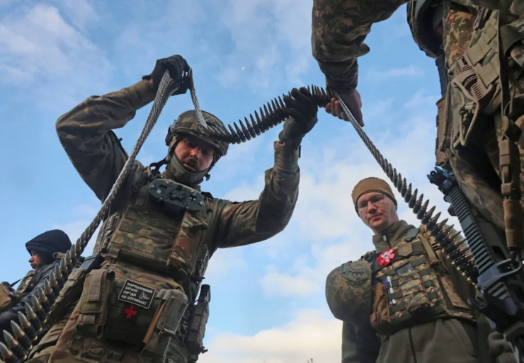 Ukraine tăng lương giữ chân binh sĩ nước ngoài - 1
