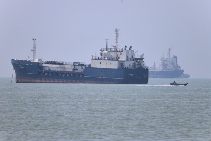Tàu dầu bị tấn công gần eo biển Hormuz - 1