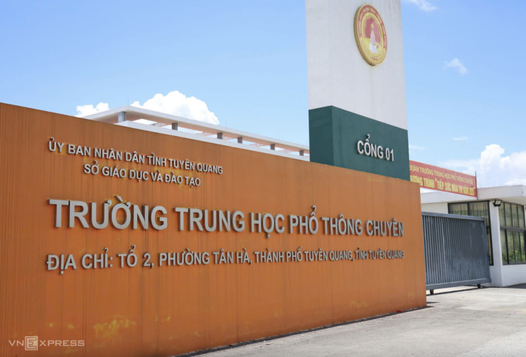 Cổng trường THPT chuyên Tuyên Quang, tỉnh Tuyên Quang. Ảnh: Thanh Hằng