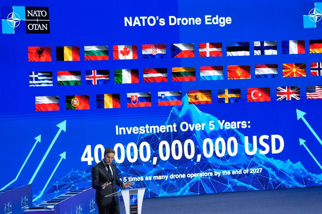 Tổng Thư ký NATO Mark Rutte công bố mức đầu tư cho thiết bị bay không người lái trong 5 năm tới. (Ảnh: AP)