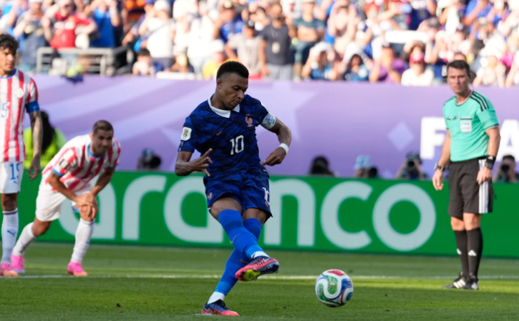 Mbappe đang cùng có tỷ lệ cao nhất về khả năng đoạt danh hiệu Vua phá lưới World Cup 2026 với Messi. Ảnh: AP