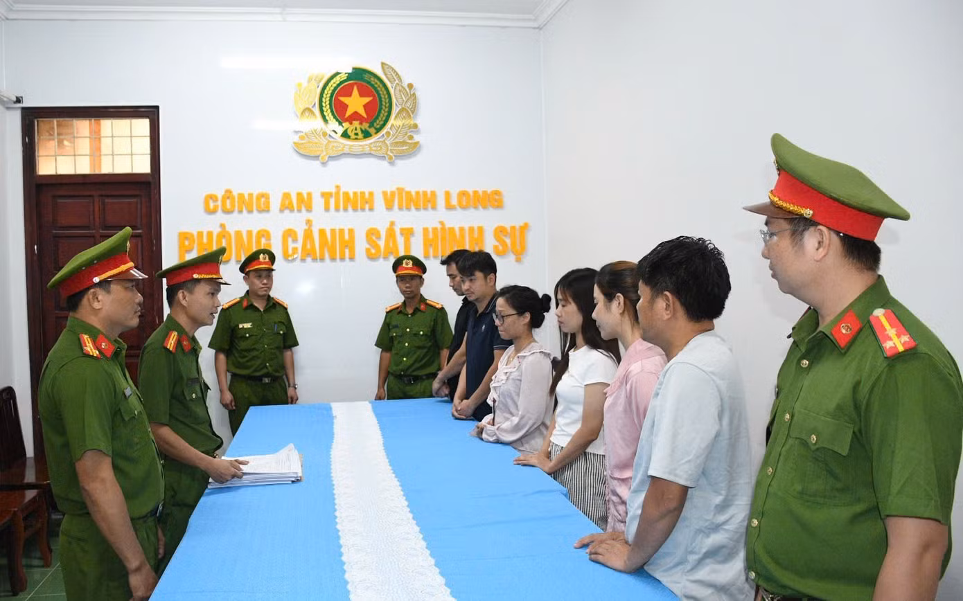 Công an thi hành các quyết định đối với nhóm đối tượng.