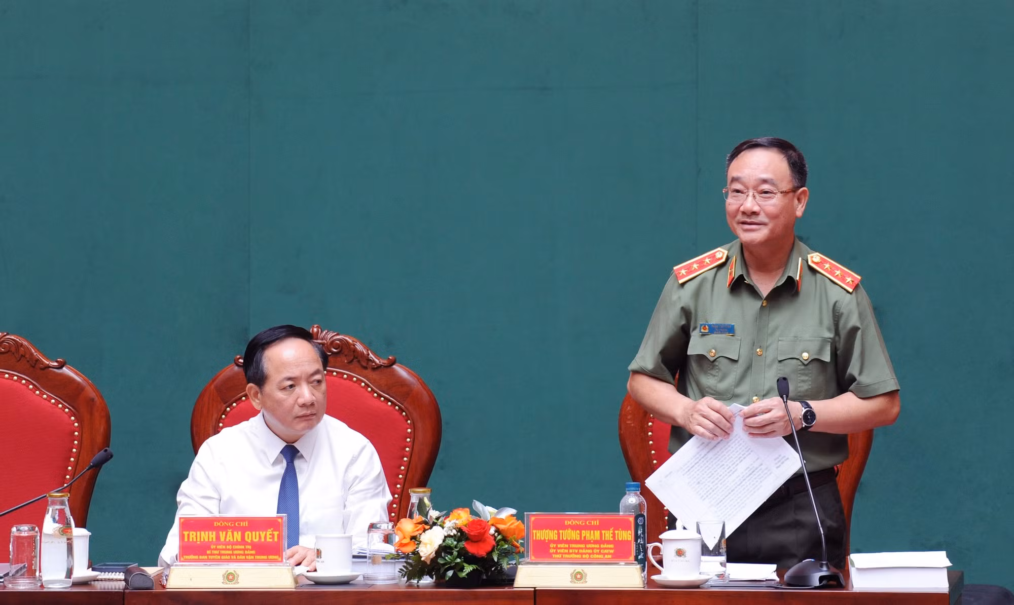 Thứ trưởng Phạm Thế Tùng điều hành thảo luận tại hội thảo.