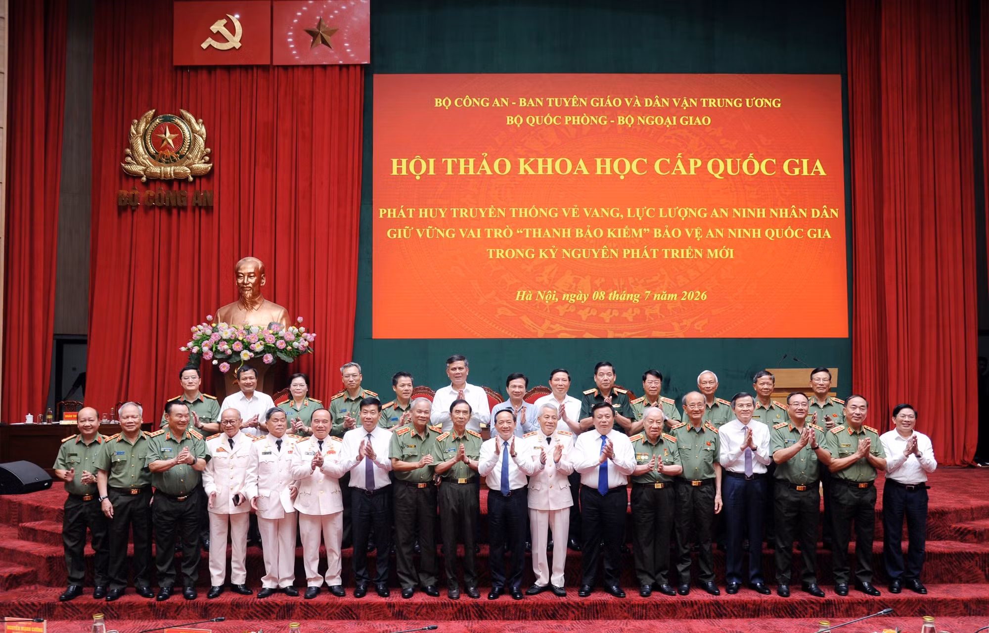 Các đại biểu tham dự hội thảo.