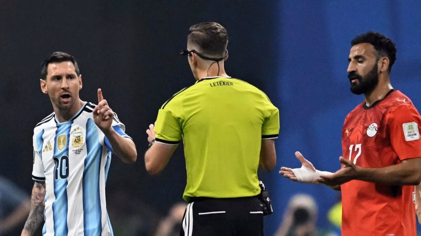 Theo The Sun, các trọng tài đang nương tay với Argentina