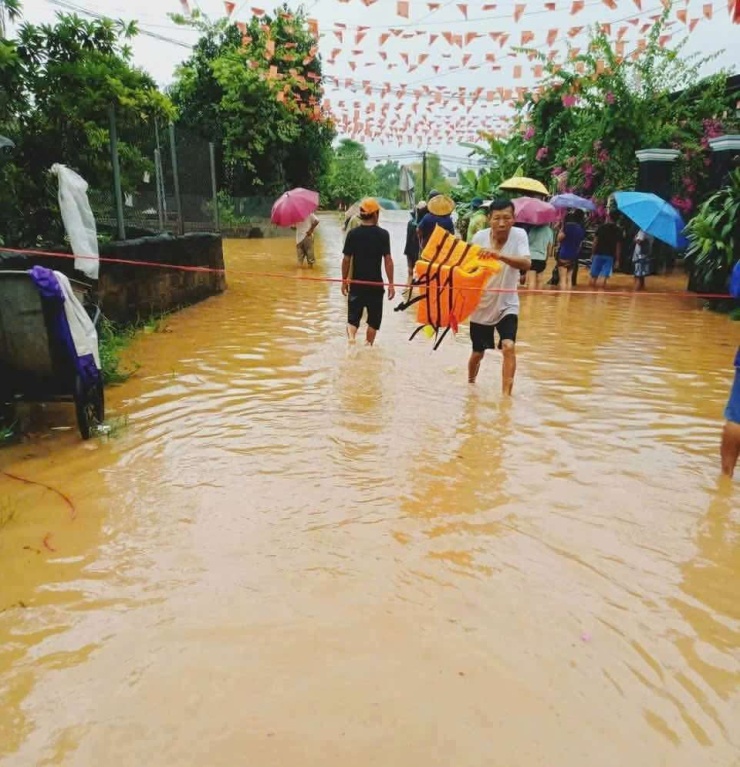 Mưa lớn kéo dài chiều 9/7 đã khiến nhiều nơi trên địa bàn xã Phú Đình, tỉnh Thái Nguyên ngập úng cục bộ. Ảnh: B.T.N