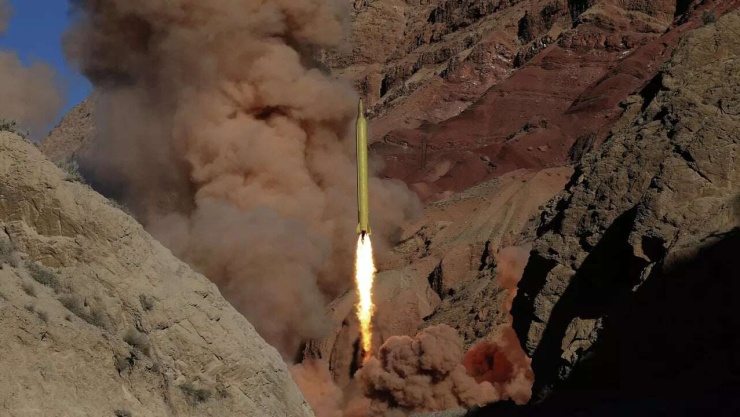 Iran tấn công trung tâm chỉ huy của Mỹ ở Trung Đông - 1