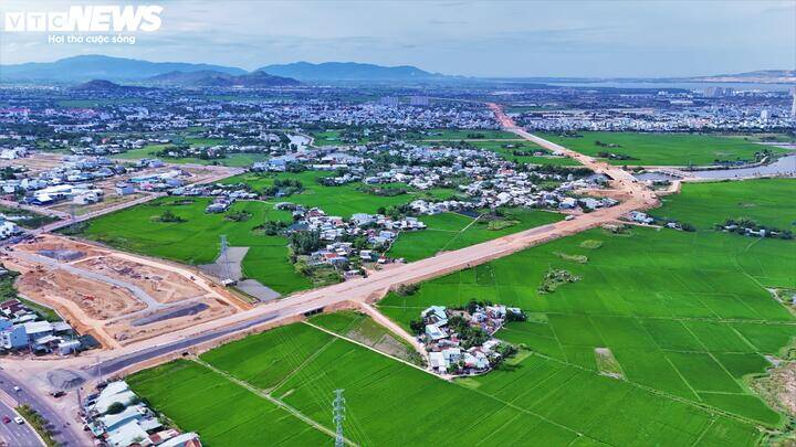 Hàng chục hộ dân sống bất an trong những căn nhà nứt, nghiêng lún ở Gia Lai - 1