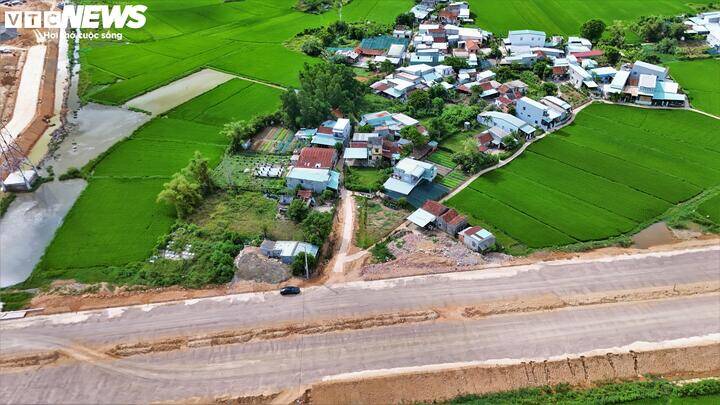 Hàng chục hộ dân sống bất an trong những căn nhà nứt, nghiêng lún ở Gia Lai - 10