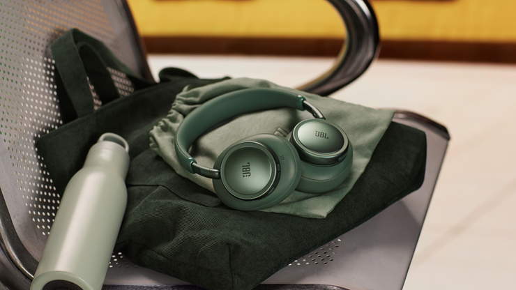 Mẫu JBL Live 780NC.