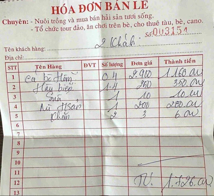 Hóa đơn của nam du khách "tố" nhà hàng.