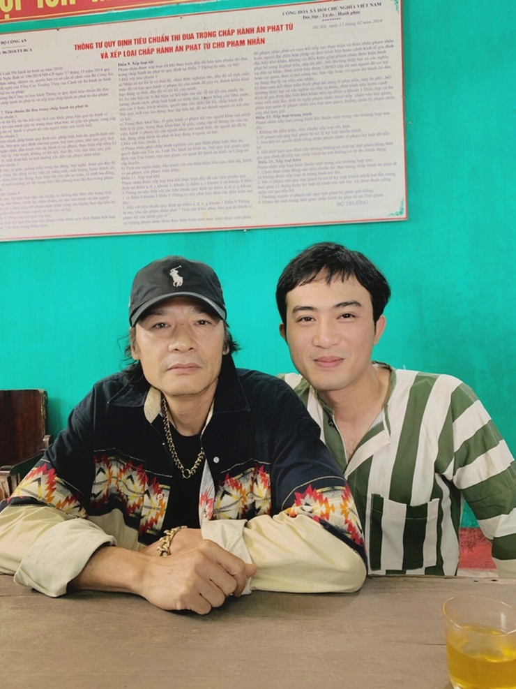 Doãn Quốc Đam và NSƯT Võ Hoài Nam trong bộ phim "Hương vị tình thân" (Ảnh: VTV).