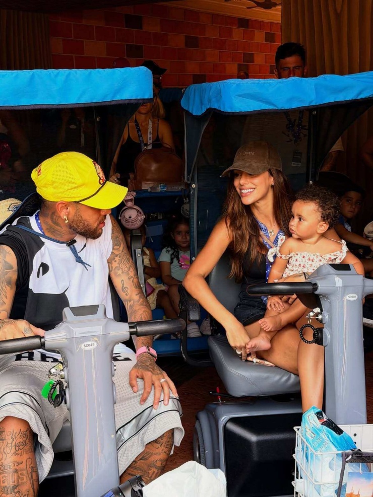 Chuyến vui chơi của gia đình Neymar.