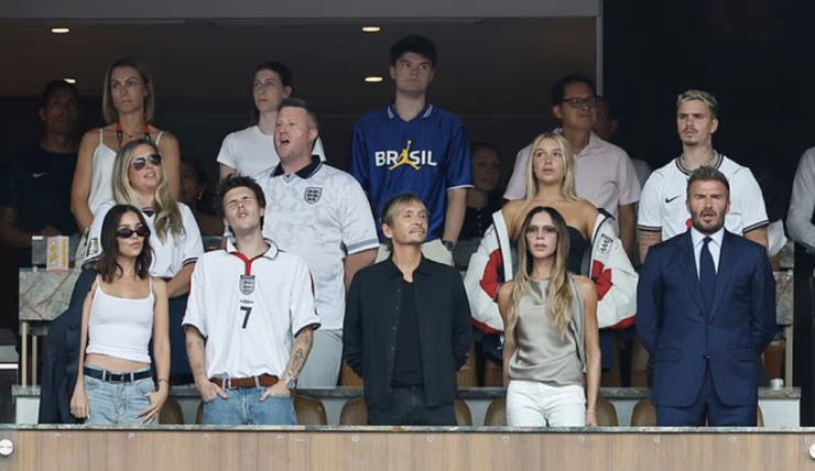 Nhà Beckham ăn mừng khi tuyển Anh vào bán kết World Cup - 1