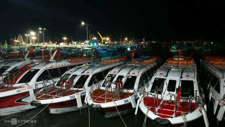 Nỗ lực cứu du khách lật canô ở Phú Quốc - 5