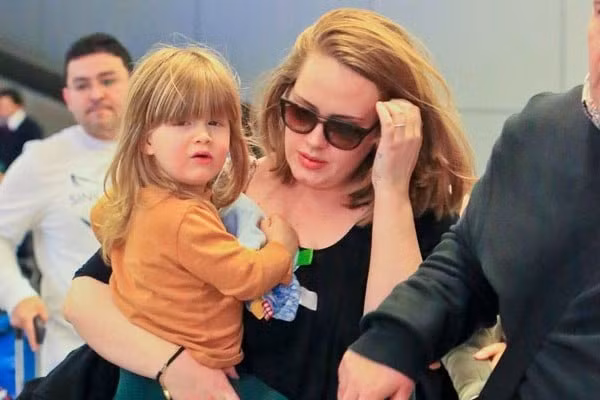Adele trở lại phòng thu, kiên quyết từ chối những chuyến lưu diễn dài ngày - 4