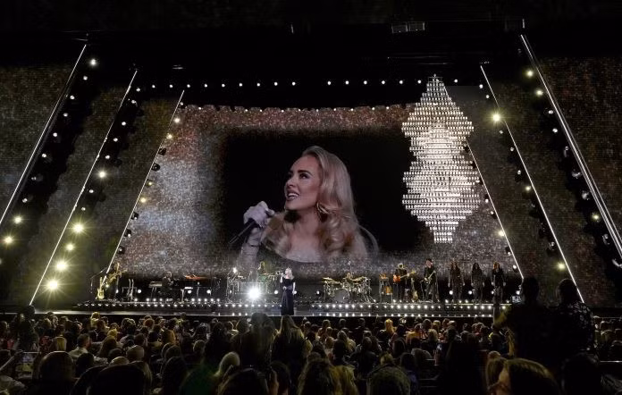 Adele trở lại phòng thu, kiên quyết từ chối những chuyến lưu diễn dài ngày - 3