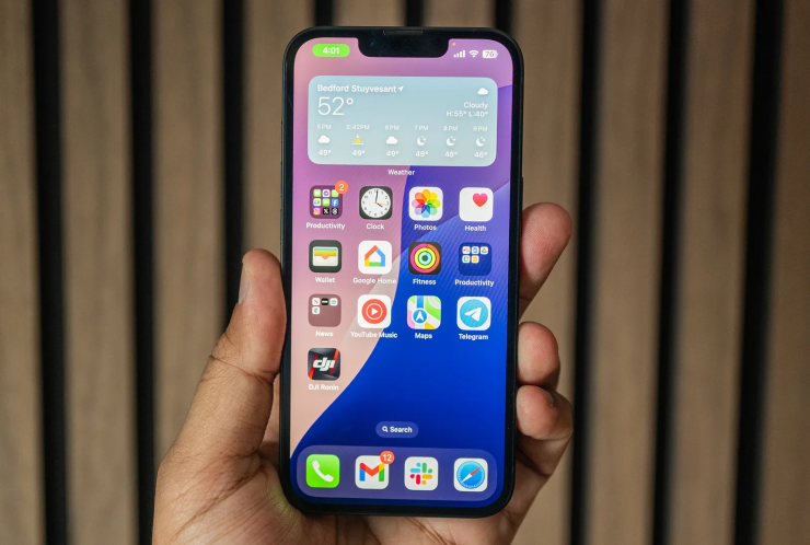 iPhone 16e của Apple nằm trong phân khúc máy 15 triệu đồng. Ảnh: wired