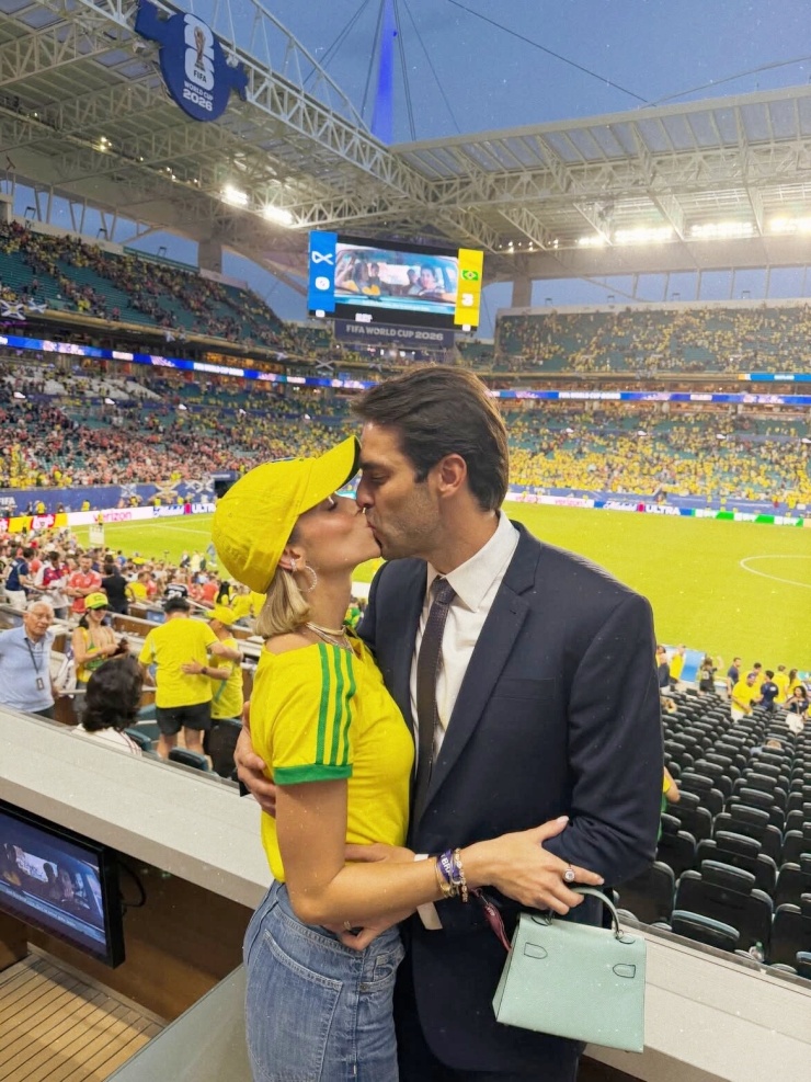 'Thiên thần' Kaka và bạn đời tận hưởng World Cup 2026 - 5