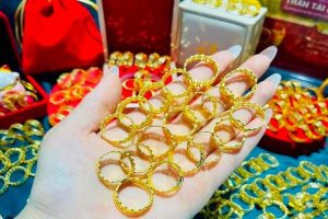 Chốt giá vàng hôm nay ngày 15/7 trong tăng ngoài giảm lạ kỳ