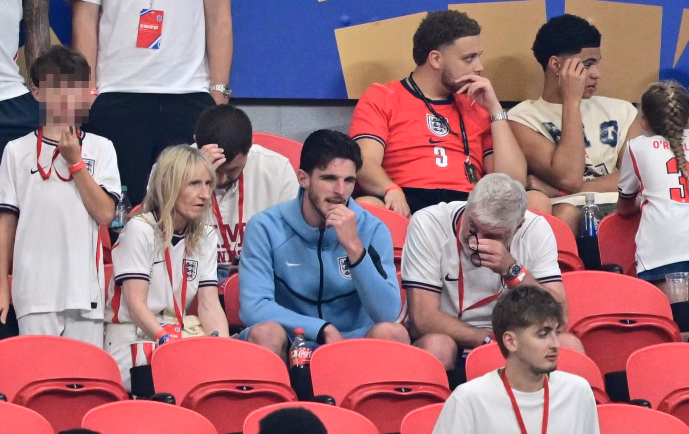 Beckham và dàn WAGs Anh suy sụp - 21