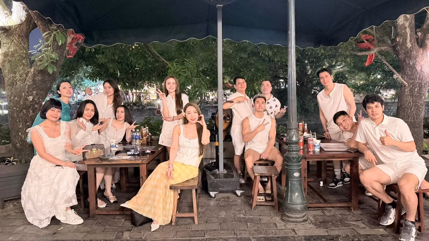 Việt Anh, Quỳnh Nga nhiều lần phủ nhận chuyện hẹn hò.