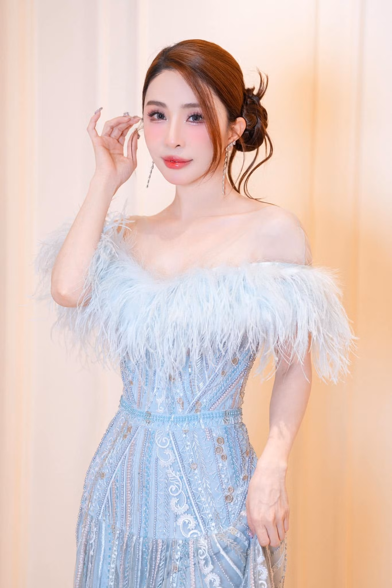Quỳnh Nga cho biết cô và NSƯT Việt Anh đều không quan trọng việc phải có danh phận khi ở bên nhau.