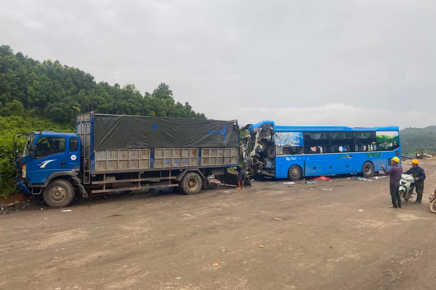 Cơ quan chức năng đang điều tra nguyên nhân vụ tai nạn.