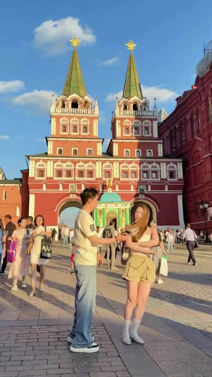 Công khai hẹn hò sau nhiều năm từng vướng tin đồn 'tình tay ba', Việt Anh và Quỳnh Nga hiện sống trong căn nhà thế nào? - 1
