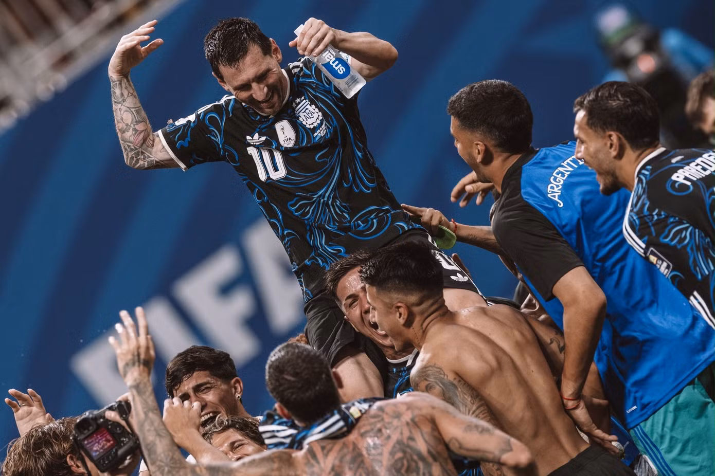 Thuyết âm mưu bủa vây Messi