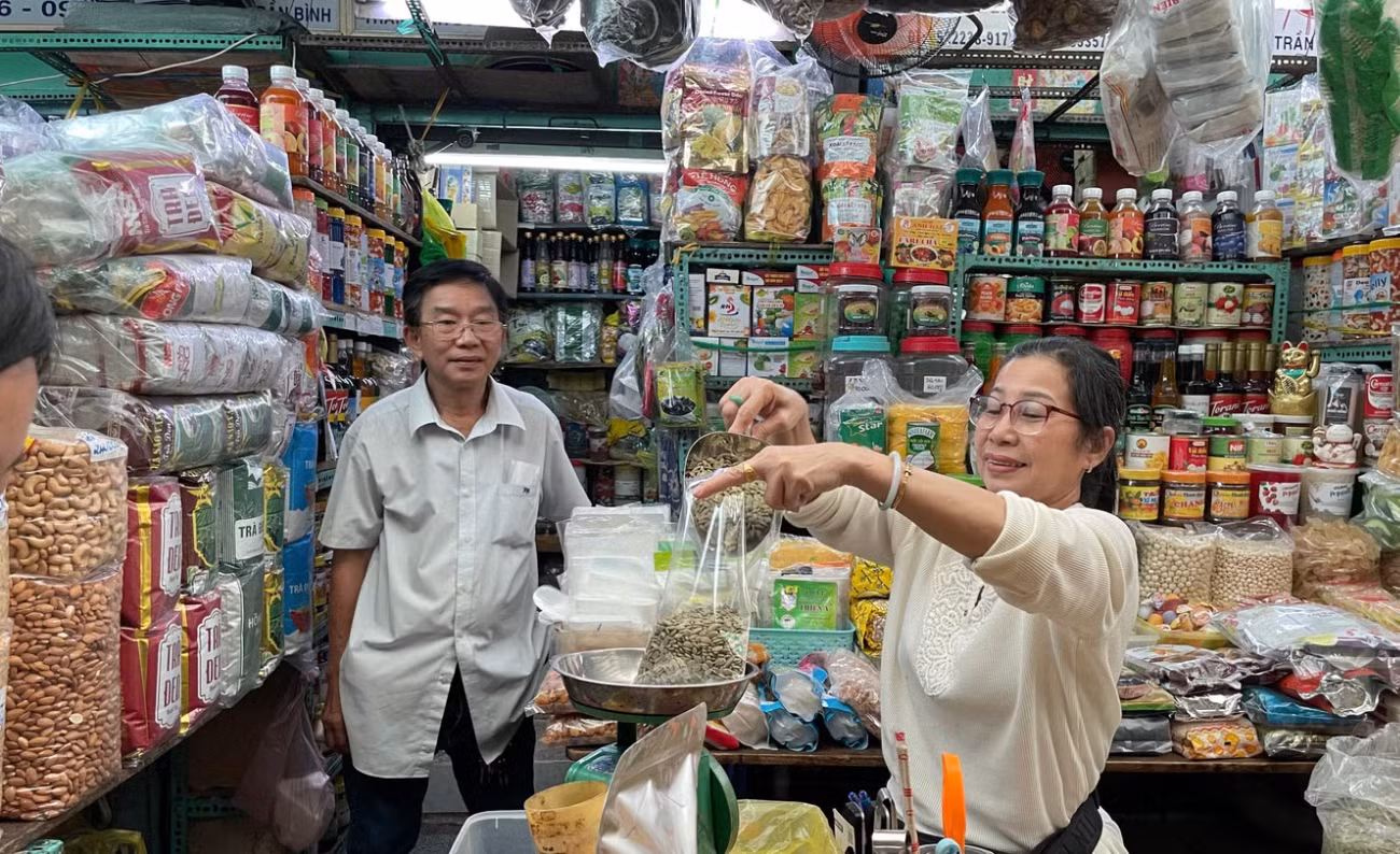 Đề xuất tiếp tục nâng ngưỡng tính thuế cho doanh nghiệp nhỏ, hộ kinh doanh. Ảnh: TP.