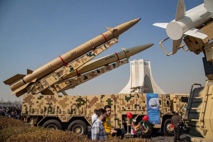 Iran tuyên bố phá hủy 5 máy bay quân sự Mỹ tại Jordan - 1