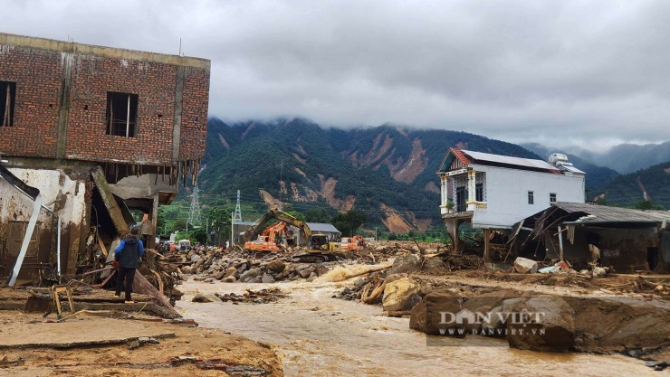 Khung cảnh tan hoang sau khi cơn lũ dữ quét qua tại xã Mường Than, tỉnh Lai Châu. Ảnh: Thanh Ngân.