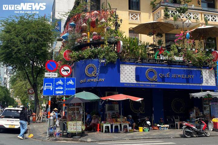 'Cửa đóng then cài' tại nhiều cửa hàng kim cương ở TP.HCM - 3