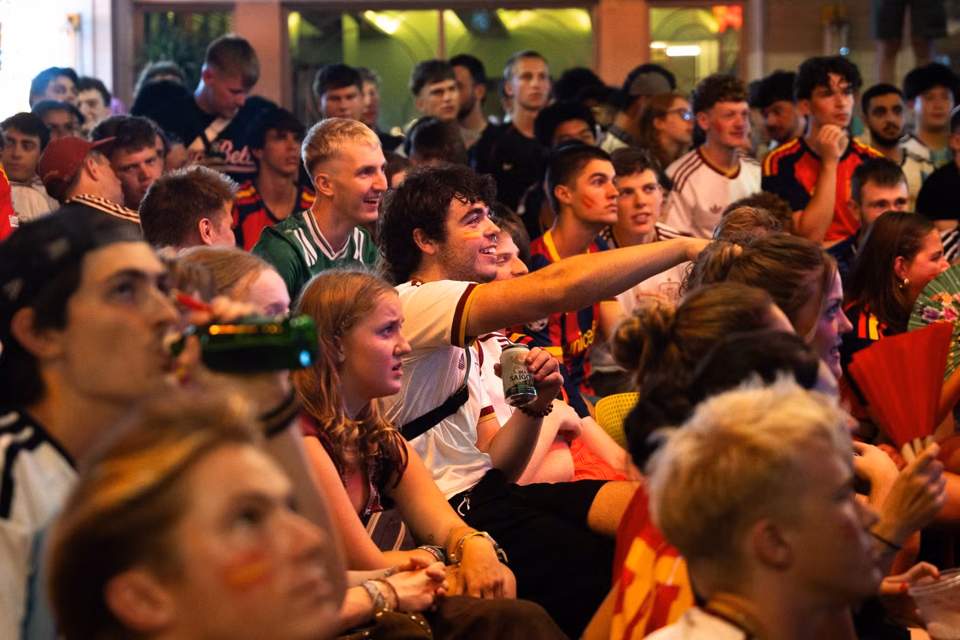 Phố cổ Hà Nội thức trắng cùng chung kết World Cup 2026 - 4