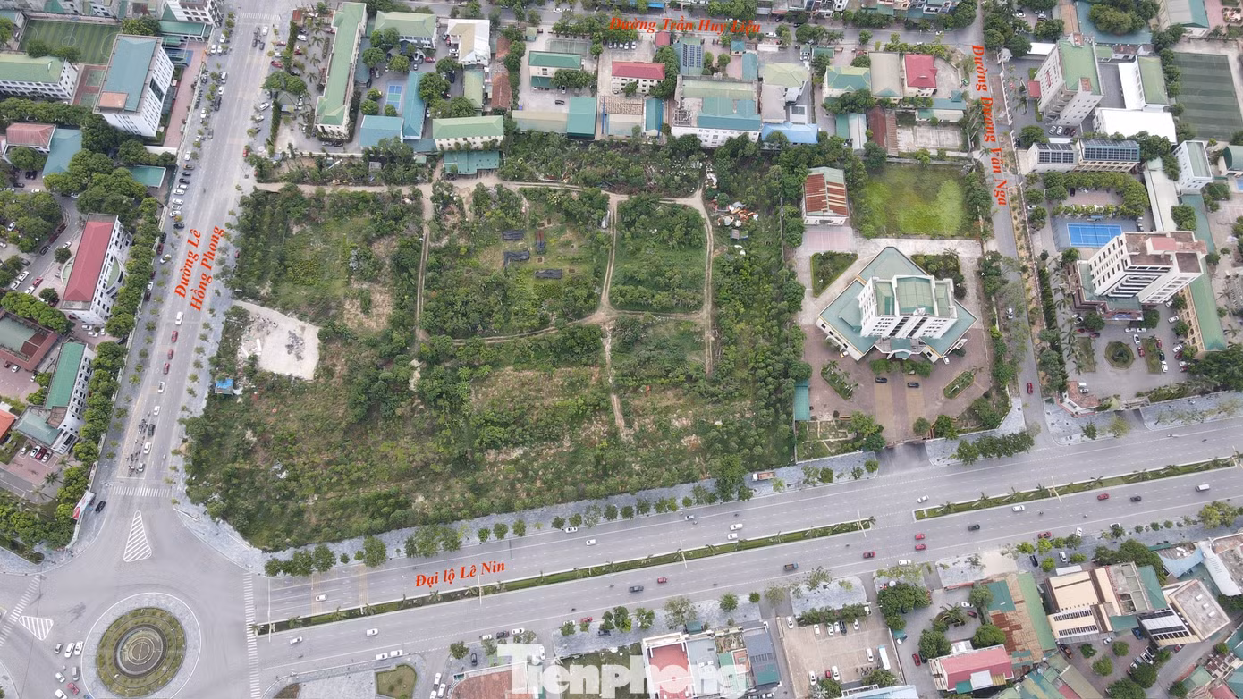 Trên khu đất rộng 7ha này hiện có 10 cơ quan, đơn vị trực thuộc các Sở Nông nghiệp và Môi trường, Sở Tư pháp, Sở Khoa học Công nghệ quản lý sử dụng.