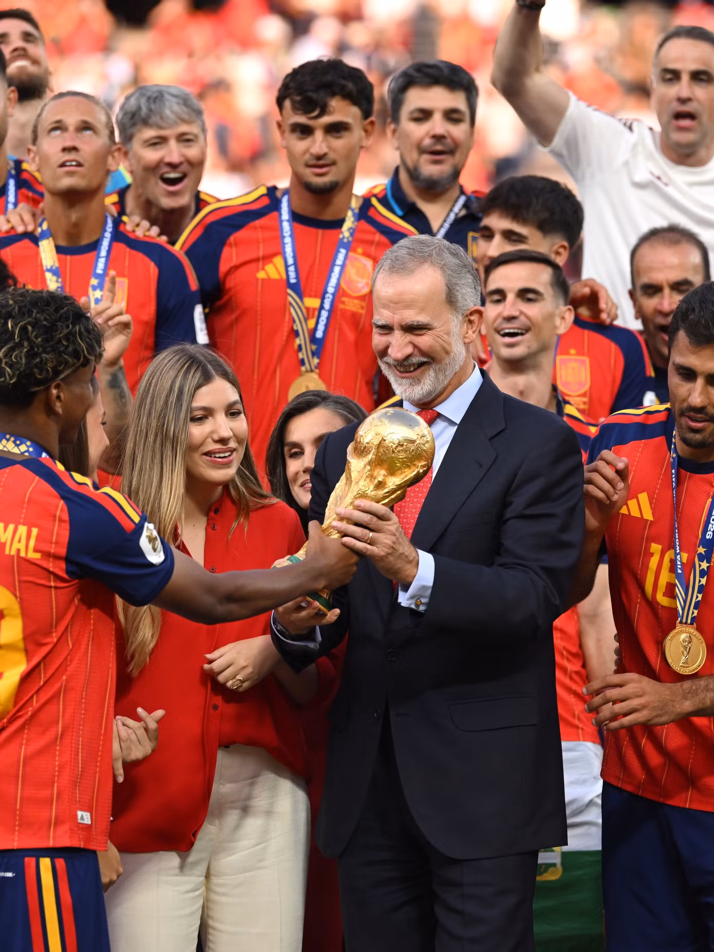 Hai công chúa Tây Ban Nha gây bão chung kết World Cup 2026 - 3