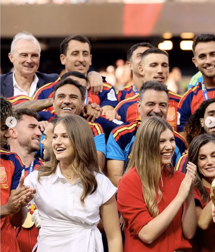 Hai công chúa Tây Ban Nha gây bão chung kết World Cup 2026 - 5