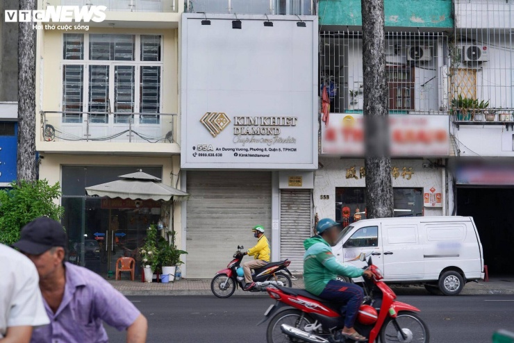 Cửa hàng lớn đua nhau dừng hoạt động, thị trường kim cương TP.HCM 'đóng băng' - 7