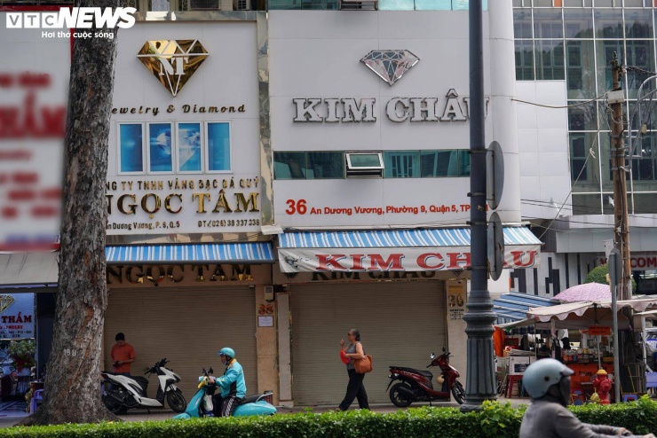 Cửa hàng lớn đua nhau dừng hoạt động, thị trường kim cương TP.HCM 'đóng băng' - 5