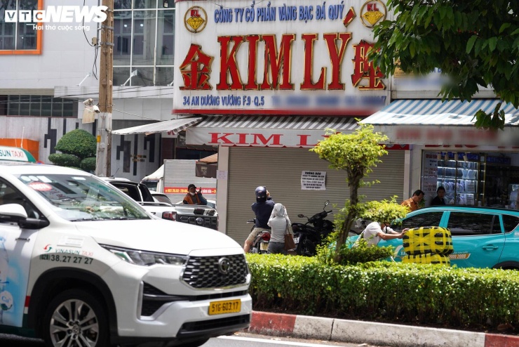 Cửa hàng lớn đua nhau dừng hoạt động, thị trường kim cương TP.HCM 'đóng băng' - 10