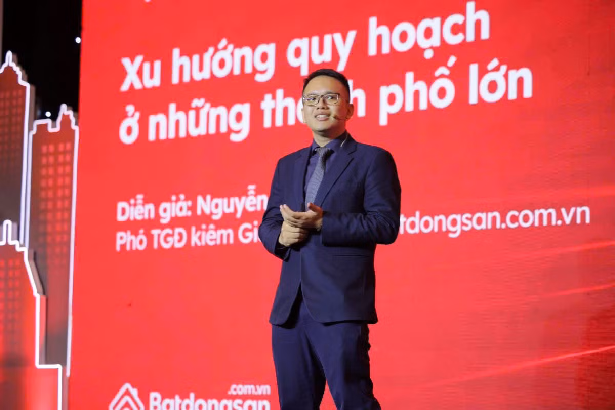 Ông Nguyễn Quốc Anh, Phó Tổng Giám đốc Batdongsan.com.vn, chia sẻ bài học tái quy hoạch đô thị từ Thượng Hải và Seoul.