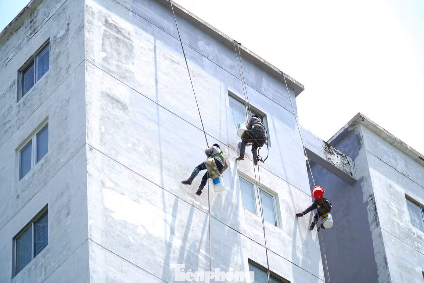 'Người nhện' treo mình mưu sinh giữa chảo lửa Đà Nẵng - 11