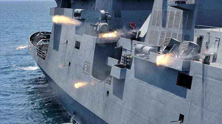 Hình ảnh một bên tàu khu trục mới của Triều Tiên với nhiều vị trí súng máy. Ảnh The War Zone