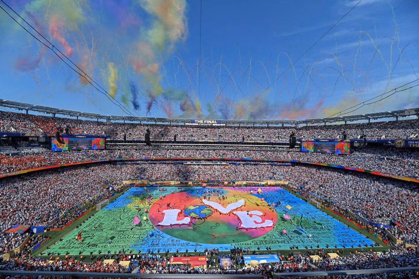 60 giây ở chung kết World Cup gây sốc toàn tập
