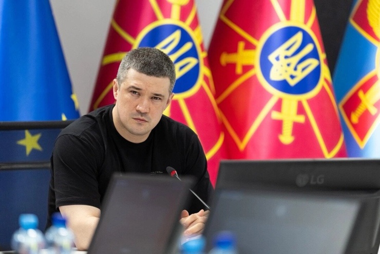 Cựu Bộ trưởng Quốc phòng Ukraine nói về việc ông Zelensky thay tổng tư lệnh - 1