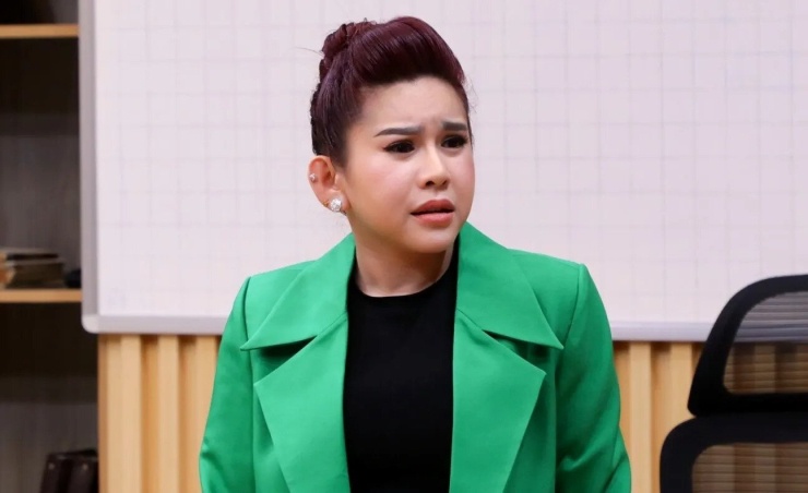 Nghệ sĩ Bình Tinh nộp đơn tố giác lên công an vì cho rằng bị xúc phạm. 