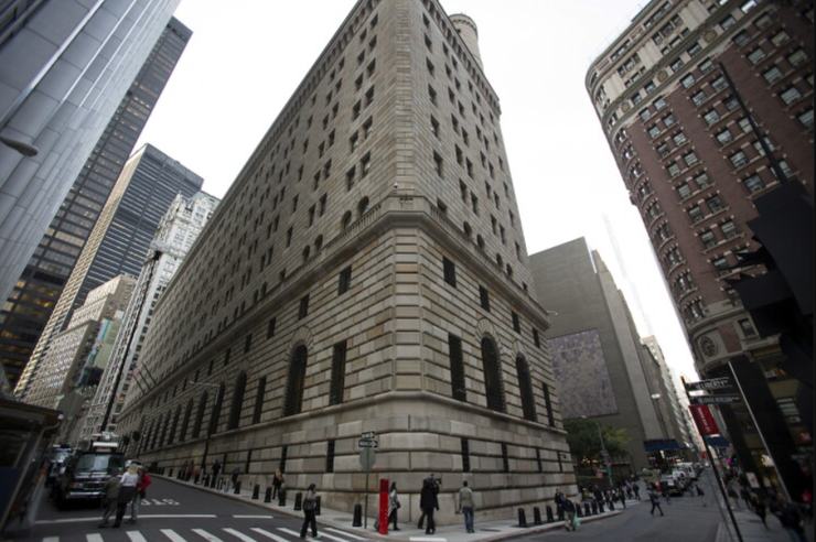 Kho vàng của Ngân hàng Dự trữ Liên bang New York nằm sâu 25m dưới lòng đất, nơi lưu giữ vàng cho các chính phủ nước ngoài và tổ chức quốc tế với tổng giá trị hàng trăm tỷ USD. Ảnh: American Banker