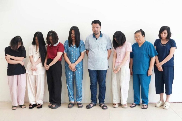 Liên quan đến vụ án xảy ra tại phòng khám đa khoa y học Nghệ An,&nbsp;Cơ quan Cảnh sát điều tra Công an tỉnh Nghệ An ra quyết định khởi tố vụ án, khởi tố 10 bị can về tội “Lừa dối khách hàng”. Ảnh: CANA